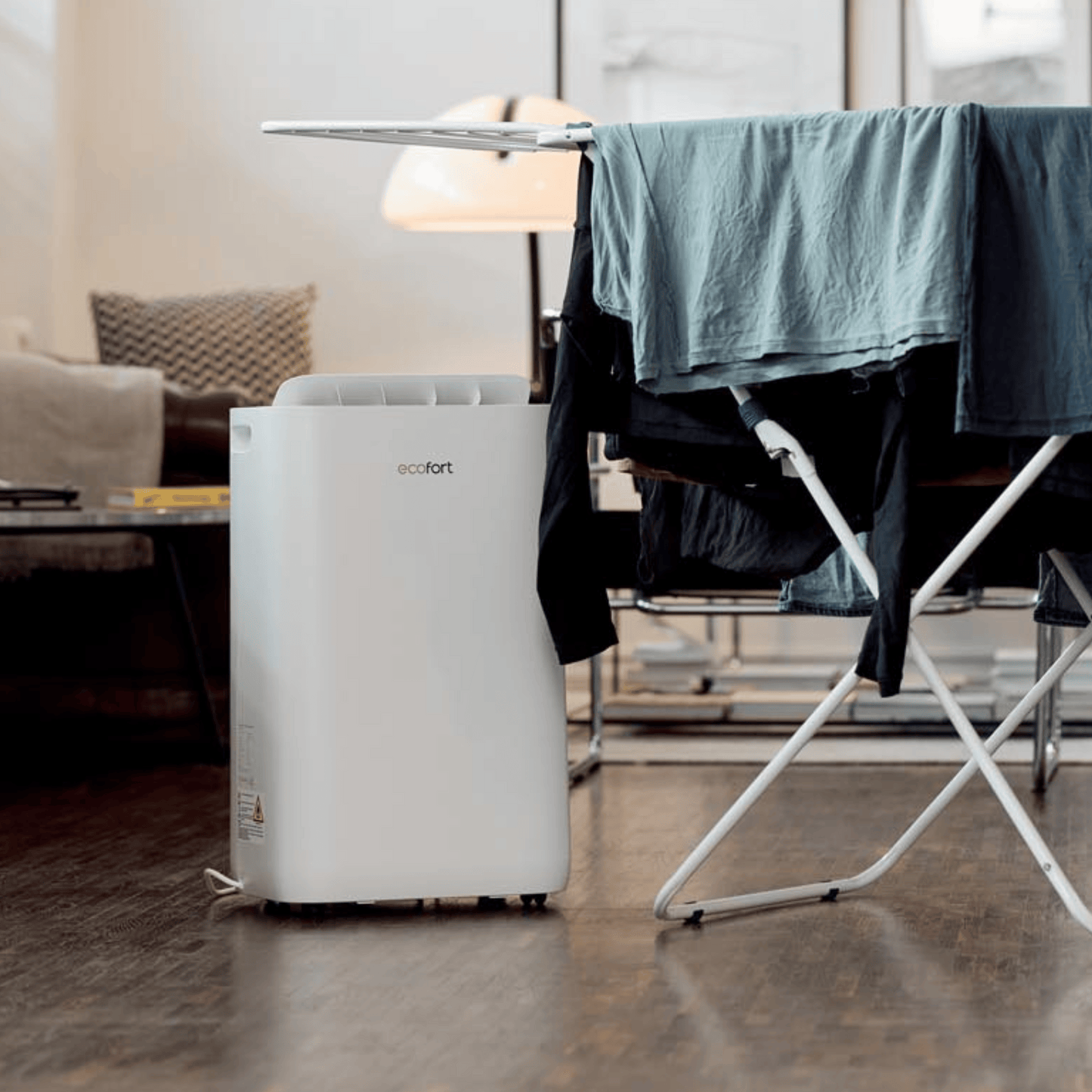 ecoQ DryAir 25L Complete Luftentfeuchter mit 25 l/24h Entfeuchtungsleistung, Hygrostat und Kindersicherung.