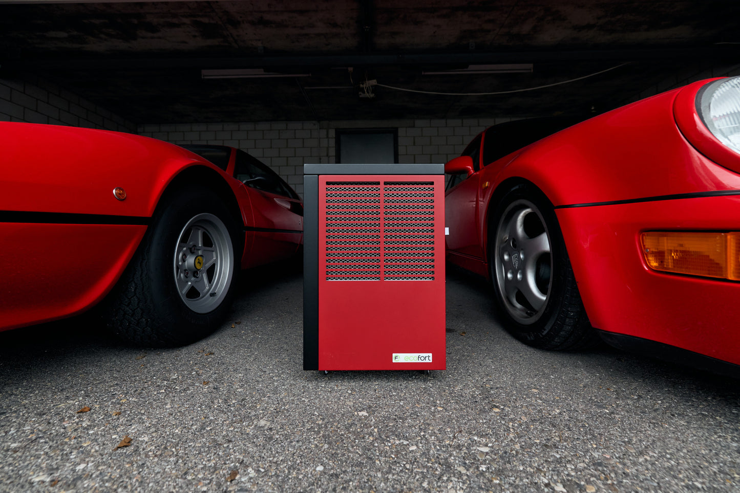 ecodry Neptun Luftentfeuchter in Ruby Red mit Hygrostat-Steuerung und Automatische Enteisung.