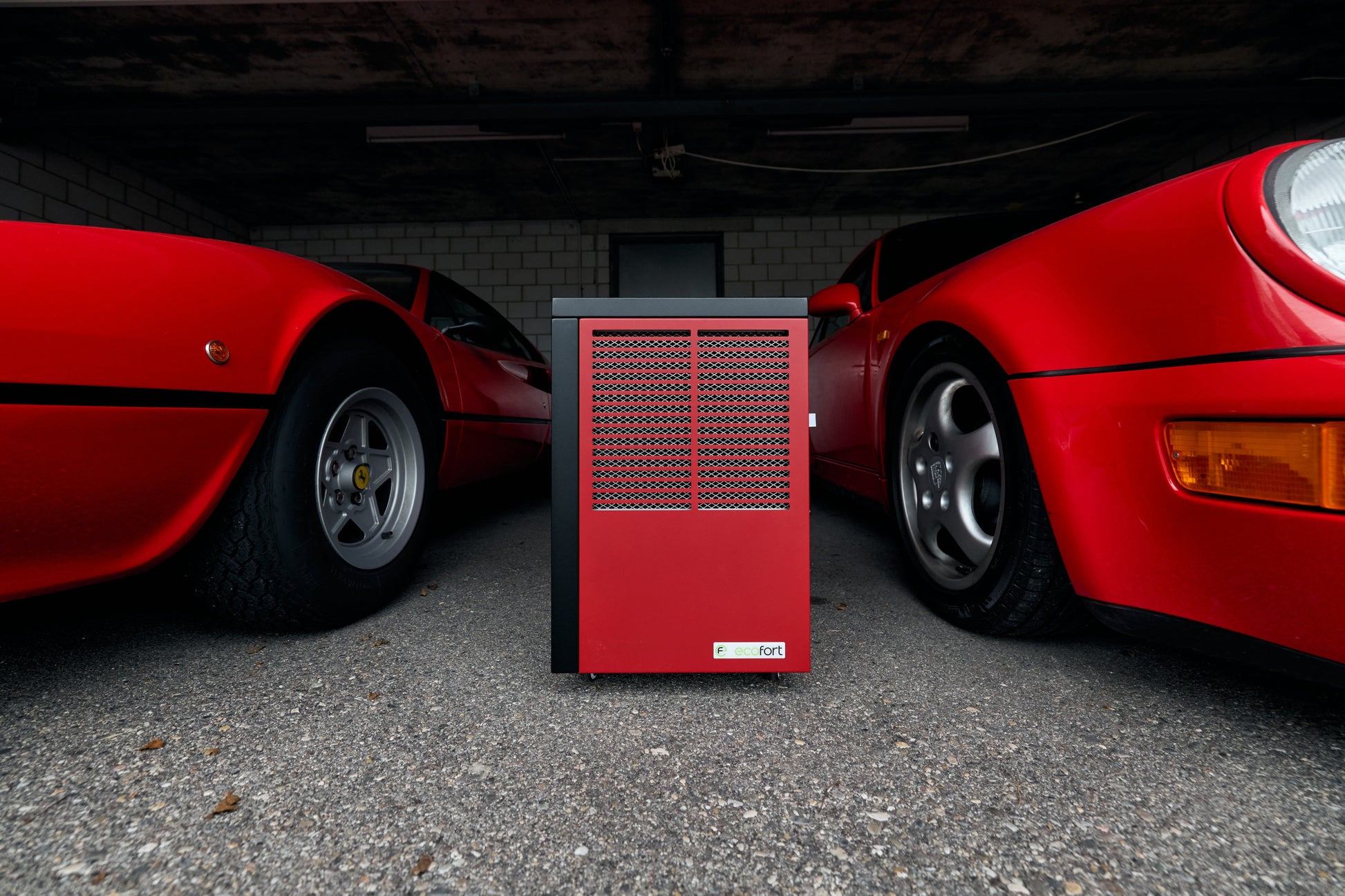 ecodry Neptun Luftentfeuchter in Ruby Red mit Hygrostat-Steuerung und Automatische Enteisung.