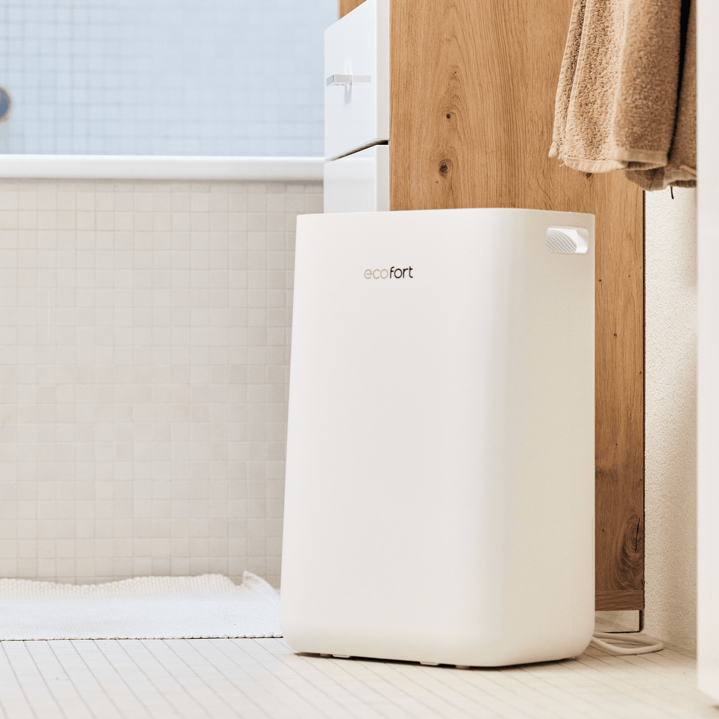 ecoQ DryAir 13L: Raumentfeuchter für 30 m² mit Spitzenwerten bei Lautstärke und Verbrauch – leise, kompakt und alltagstauglich.