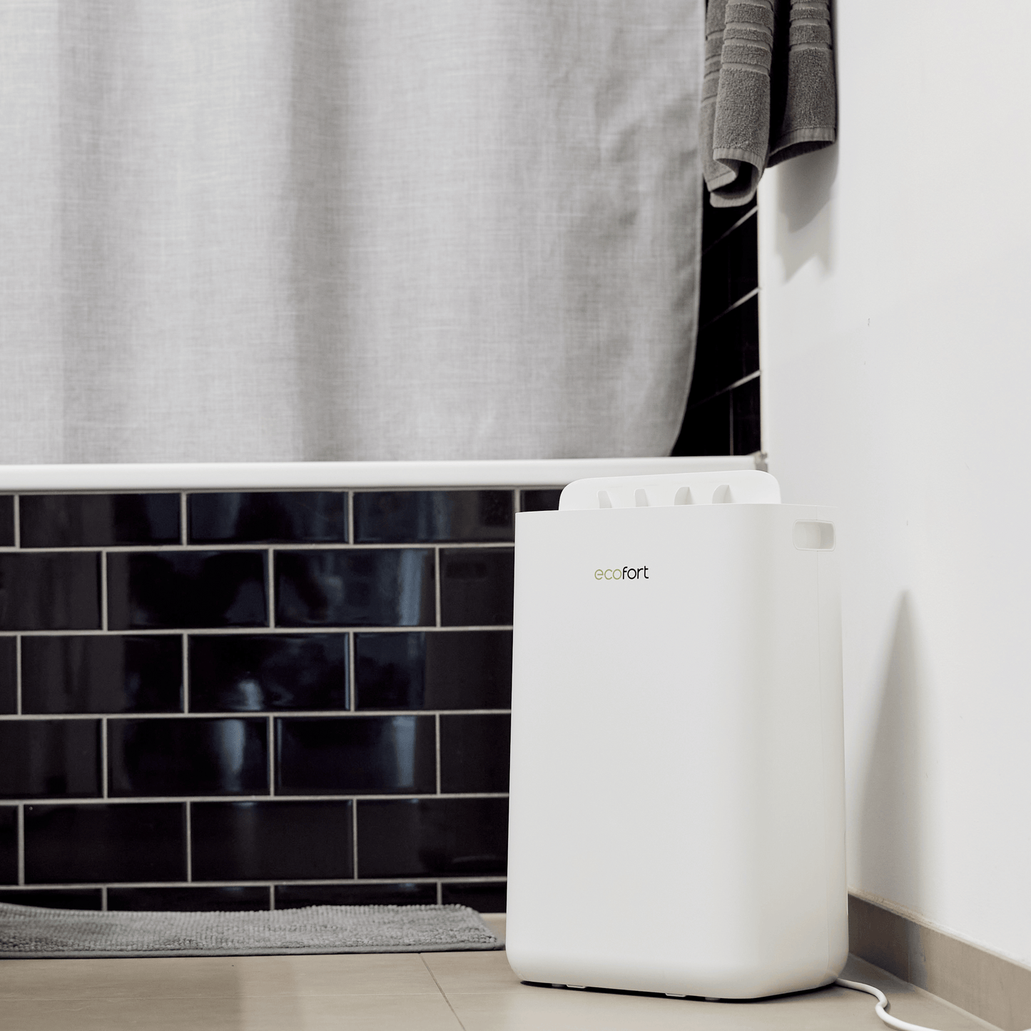 Der ecoQ DryAir 13L sorgt für ein gesundes Raumklima. Mit HEPA-Filter, Timer, Hygrostat und flüsterleisem Betrieb – effizient und kompakt.