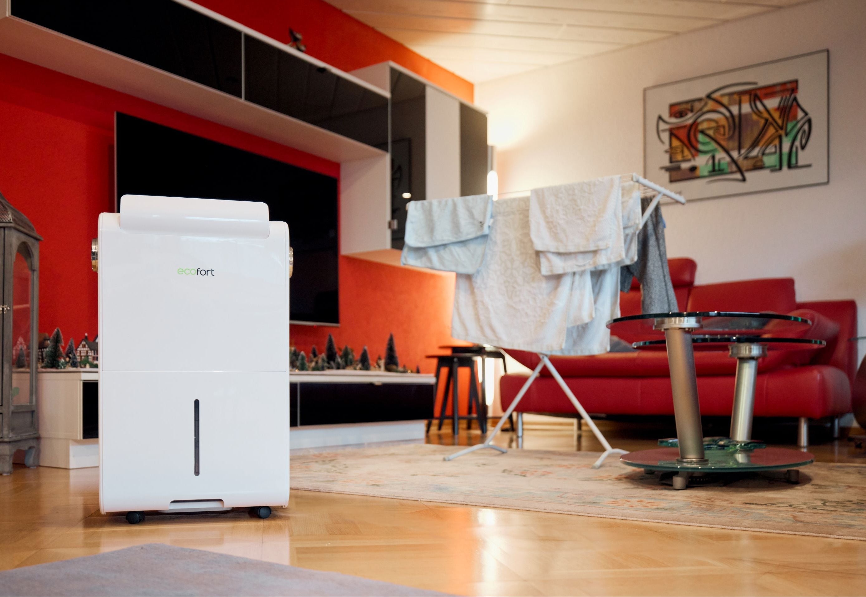 ecoQ DryAir 30l Energy Saver Lifestyle Foto im Wohnzimmer bei Wäschetrocknung