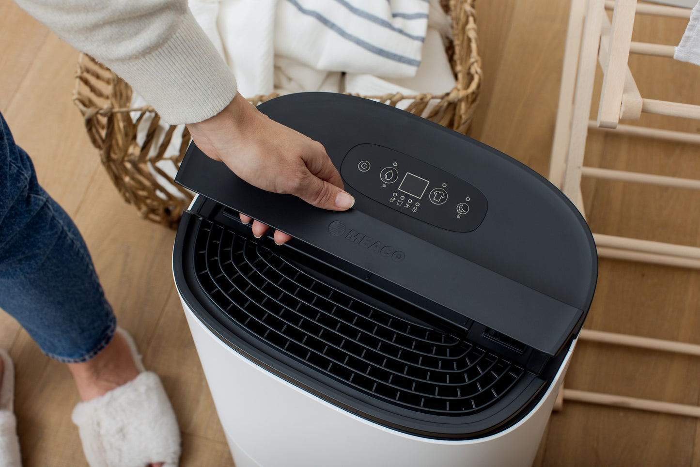 Meaco Arete® One 20L Luftentfeuchter mit 4 Betriebsstufen und HEPA-Filter für gesunde Raumluft.