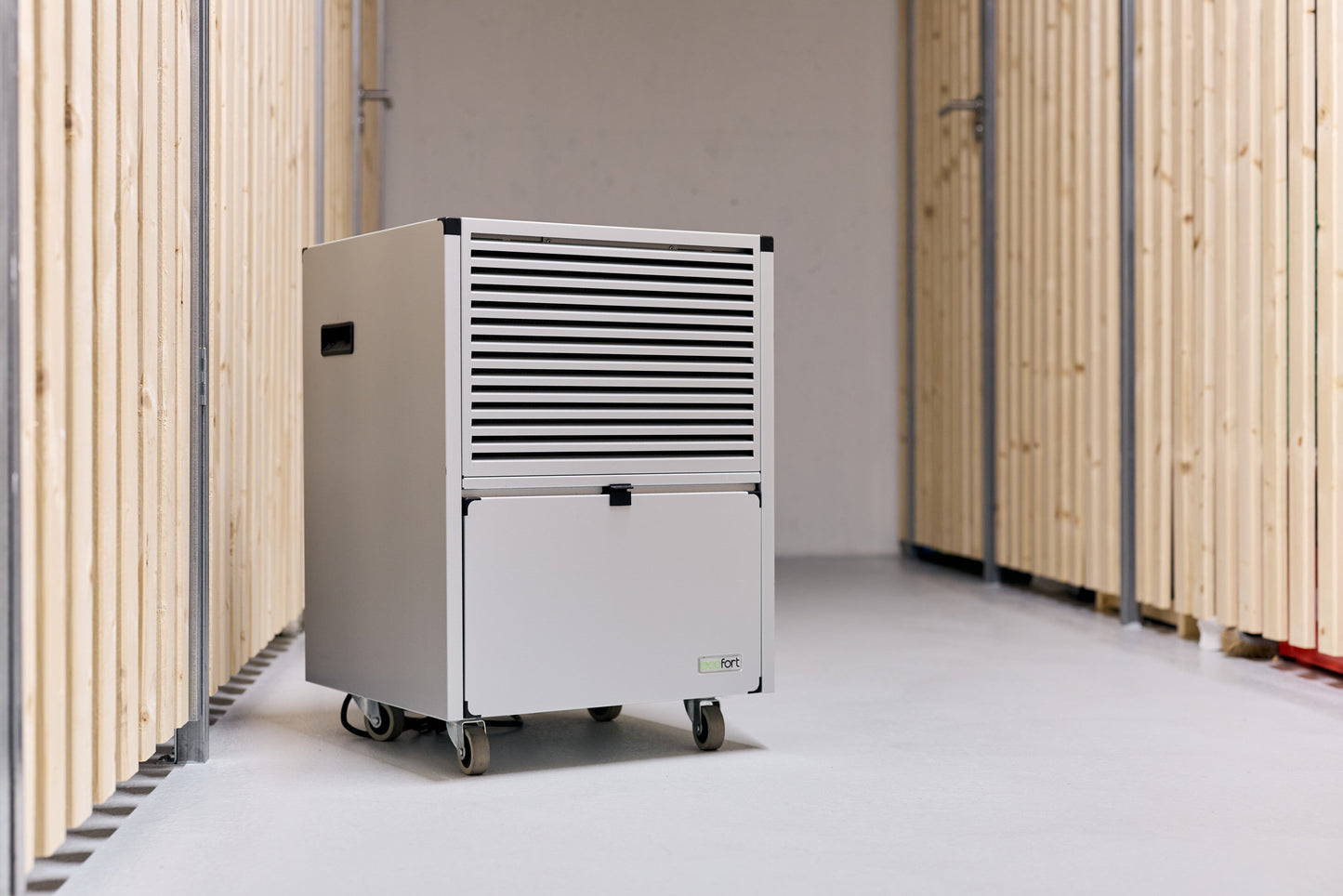 ecodry 625 Luftentfeuchter mit 4 stabilen Lenkrollen und hochwertigem Kompressor zur schnellen Wäschetrocknung.