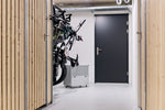 ecodry 925 Luftentfeuchter mit stabilem Design und mobilen Rollen für bis zu 50 m² Trocknungsraum.