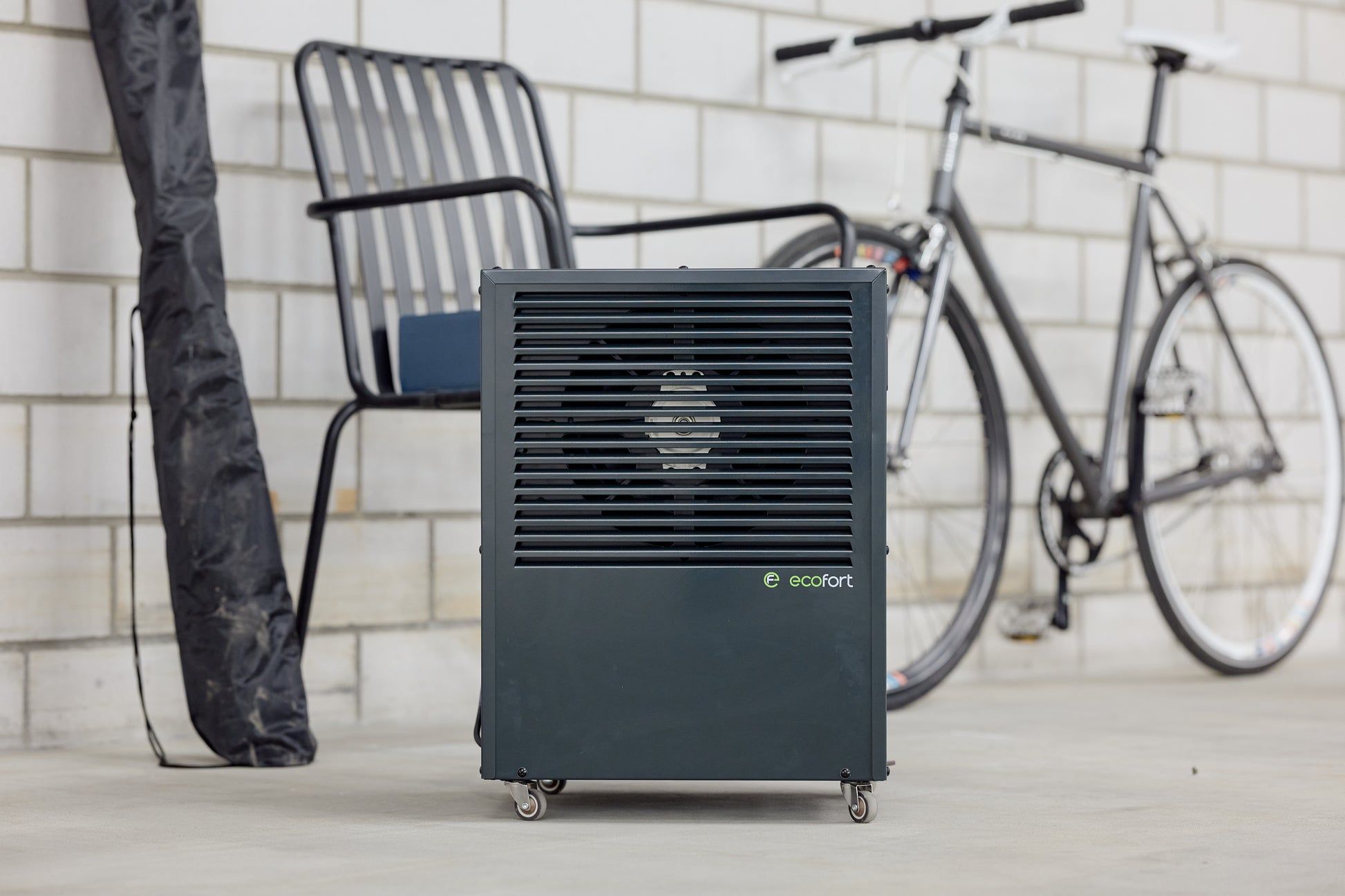 ecodry CaveMaster in Granitgrau, leistungsstarker Luftentfeuchter mit 2 Betriebsstufen und 10.2 l Entfeuchtungsleistung.