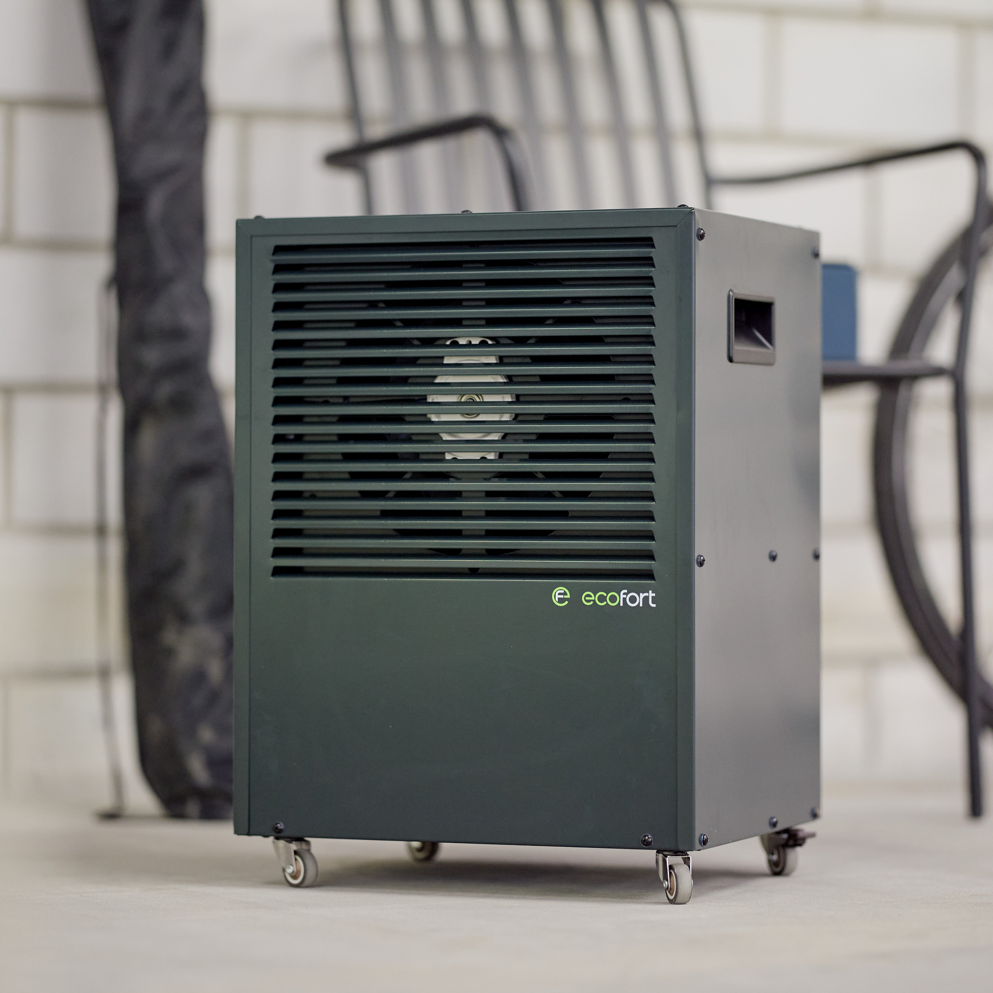 ecodry CaveMaster in Granitgrau, Luftentfeuchter mit 6 l Behältervolumen und zwei Betriebsstufen.