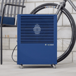 Stilvoller Schutz für edle Tropfen: ecodry CaveMaster Sapphire Blue sorgt für konstante Luftfeuchtigkeit auf Profi-Niveau.