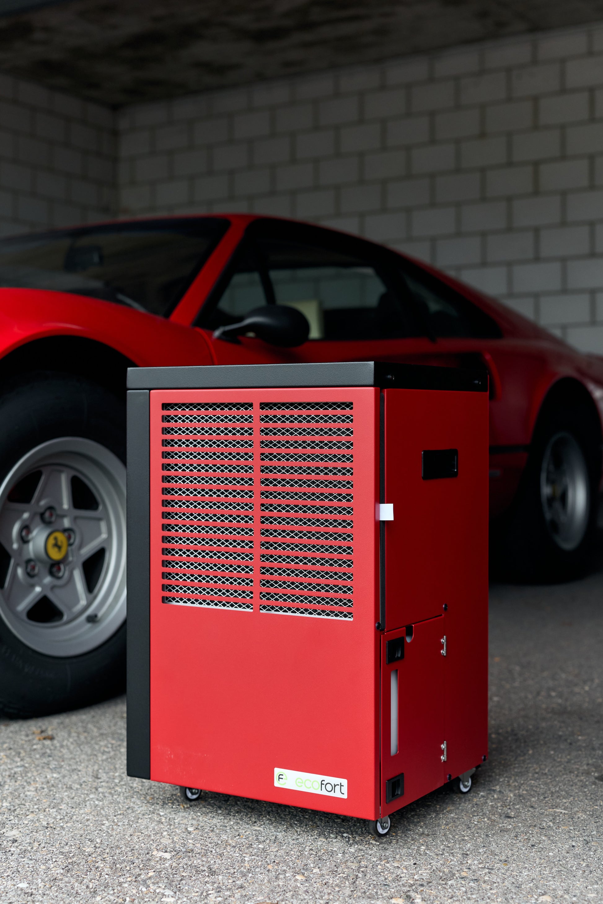 ecodry Neptun in Ruby Red, mobiler Luftentfeuchter mit Hygrostat-Steuerung und automatischer Enteisung.