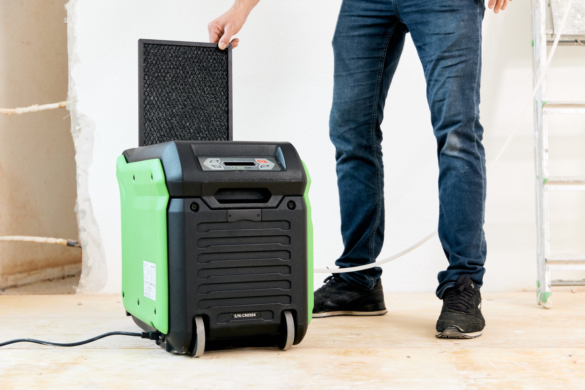 ecodry Pro 55C Luftentfeuchter mit Hygrostat und integrierter Pumpe, max. Entfeuchtungsleistung 55 l/24h.