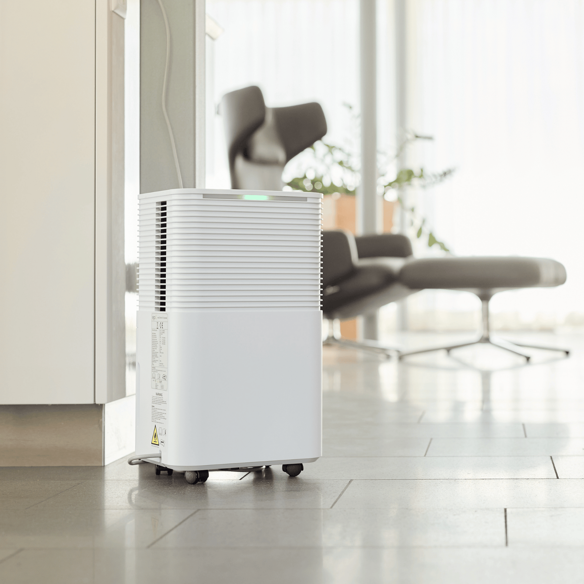 ecoQ DryAir 12L Essential: Entfeuchtet leise, spart Strom und ist sofort einsatzbereit. Perfekt für kleinere Wohnräume oder Abstellräume.