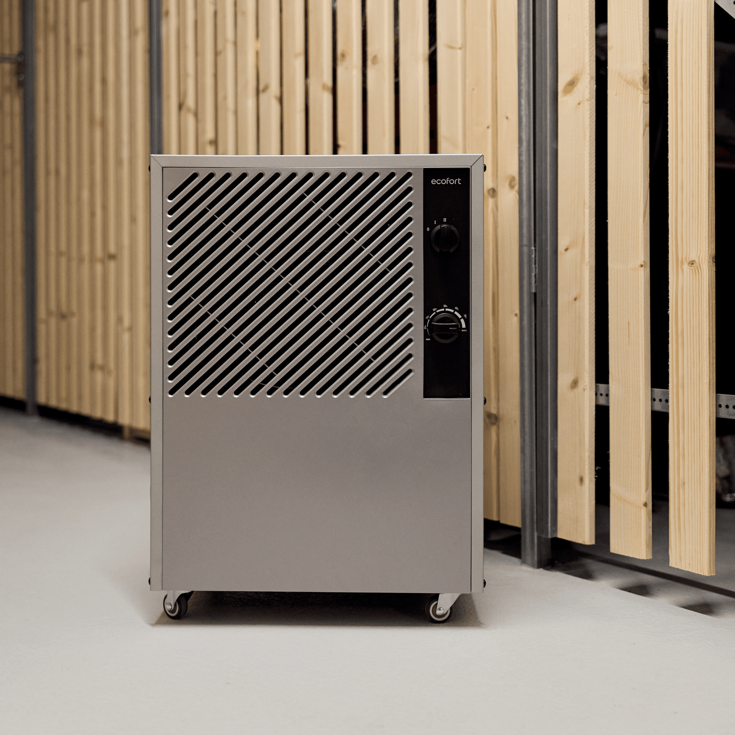 ecoQ DryAir 25L Task: Entfeuchtet schnell, arbeitet leise und spart Energie – ein vielseitiger Helfer gegen Feuchtigkeit in grossen Räumen.