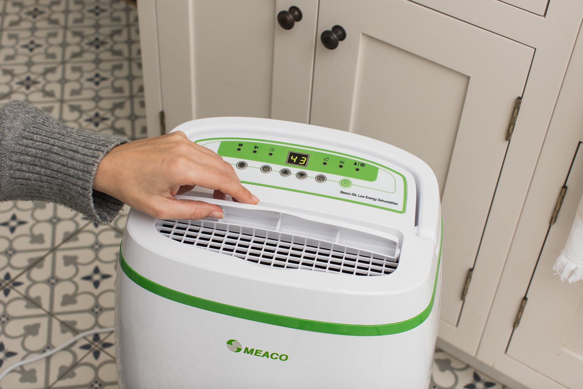 Meaco 20L Low Energy Luftentfeuchter, kompakt mit 2 Betriebsstufen, Hygrostat und 6 l Behältervolumen.