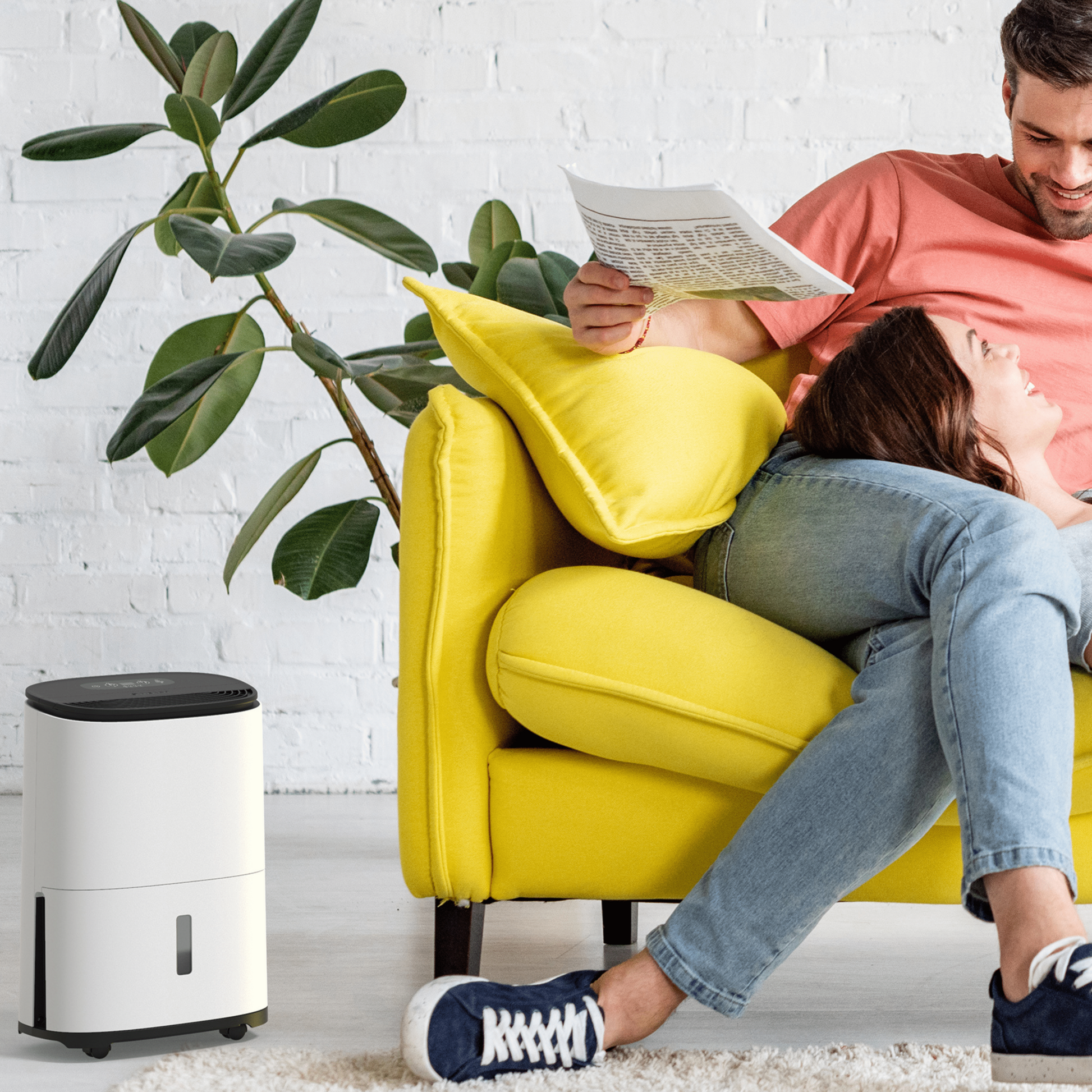 Meaco Arete® One 10L Luftentfeuchter mit Wandmontage und HEPA-Filter in modernem Design.