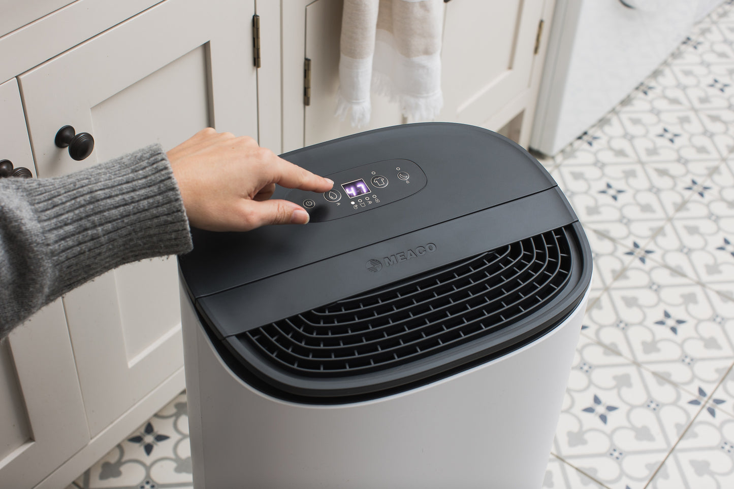 Meaco Arete® One 20L Luftentfeuchter mit 4 Betriebsstufen und 2 Ventilationsstufen, niedriger Geräuschpegel.