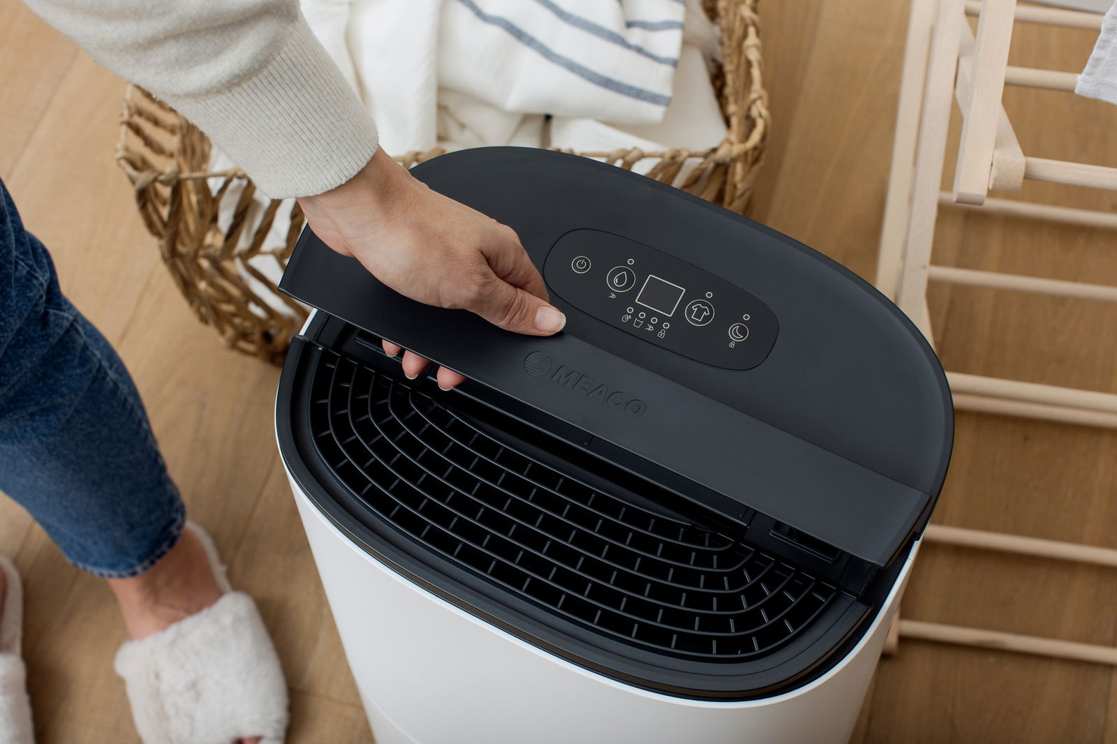 Meaco Arete® One 20L Luftentfeuchter mit 4 Betriebsstufen und HEPA-Filter für gesunde Raumluft.